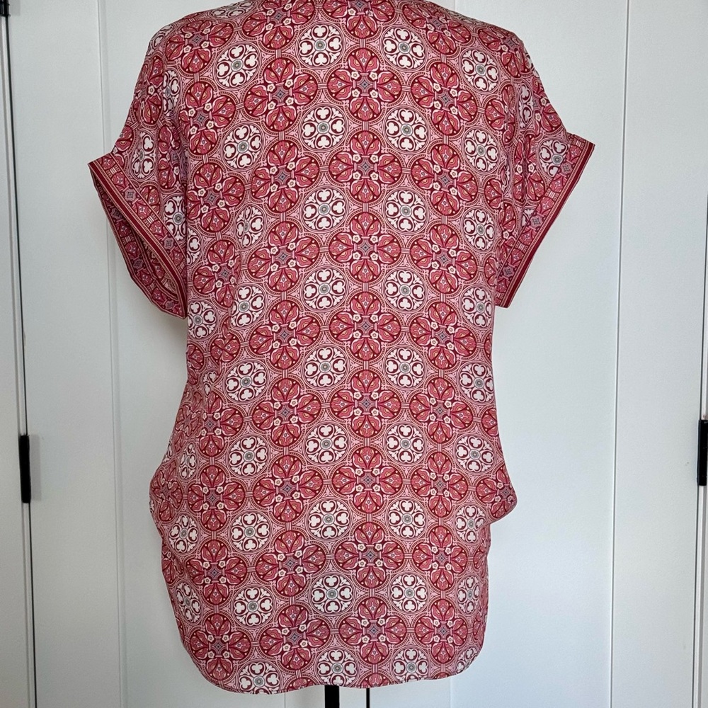 Women’s Max Studio Geometric Print V-Neck Blouse - size S - Picture 5 of 11
